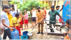 युवा नेता गुप्ताको पहलमा लगातार तेस्रो दिन पनि पानी वितरण गरिदै